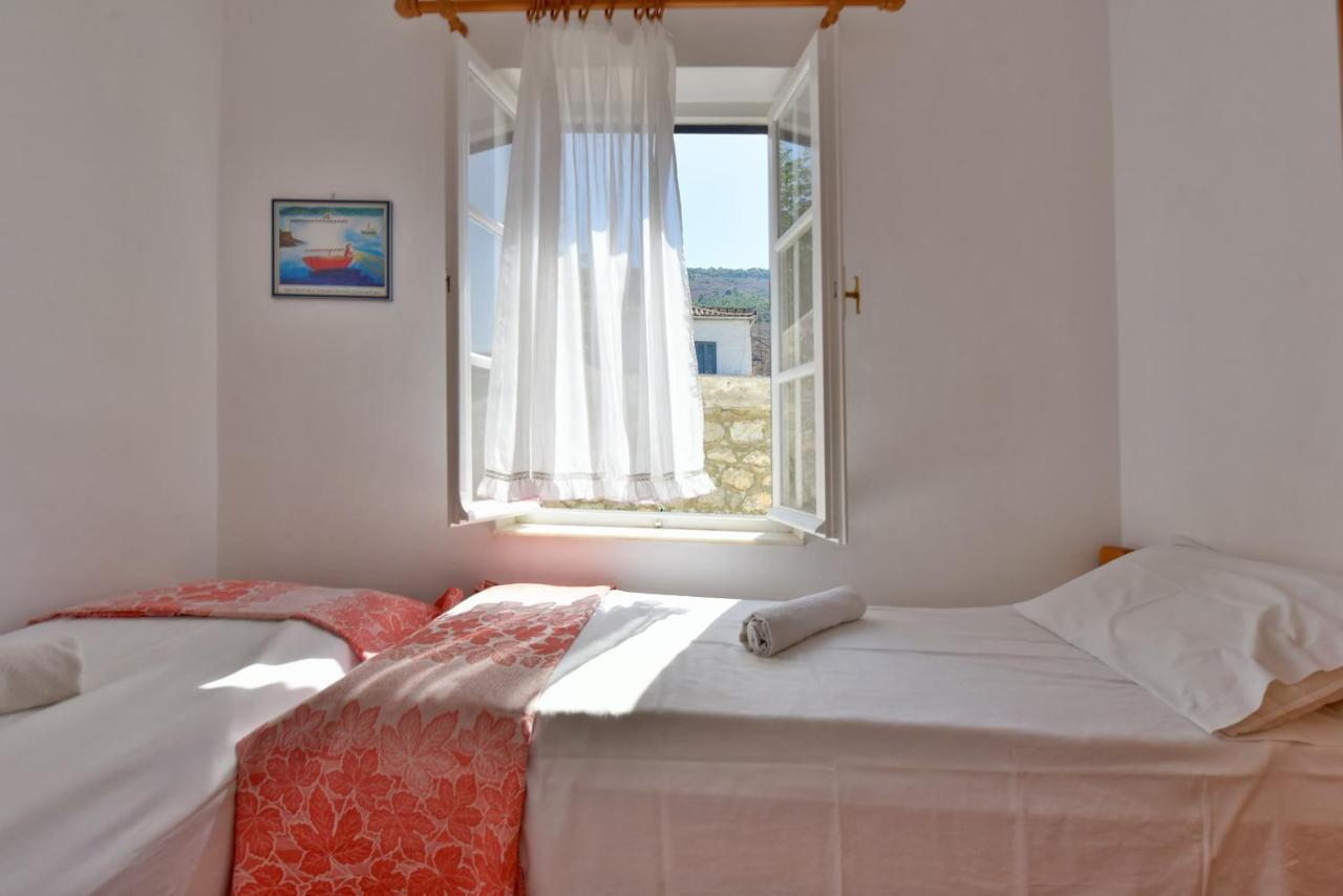 Options House Villa Hydra  Eksteriør billede